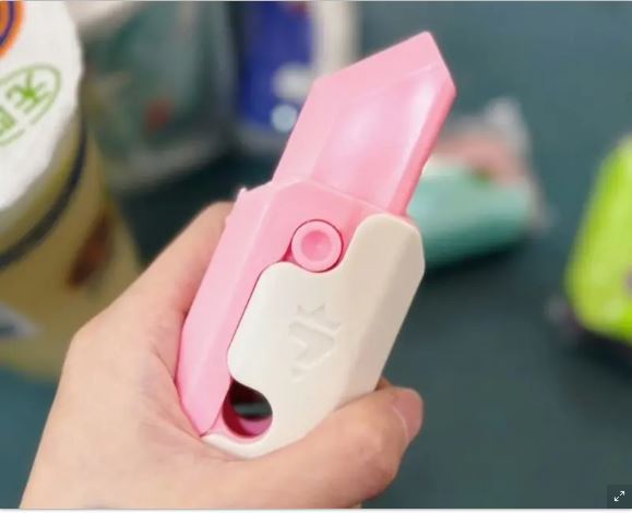 新兴玩具“萝卜刀”潜藏危险 专家忧恐养出孩童暴力倾向