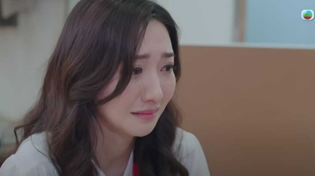 新闻女王|网看翻桌戏尴尬癌发作 何依婷虚心接受批评