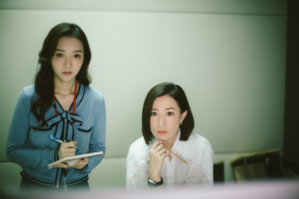 新闻女王|网看翻桌戏尴尬癌发作 何依婷虚心接受批评