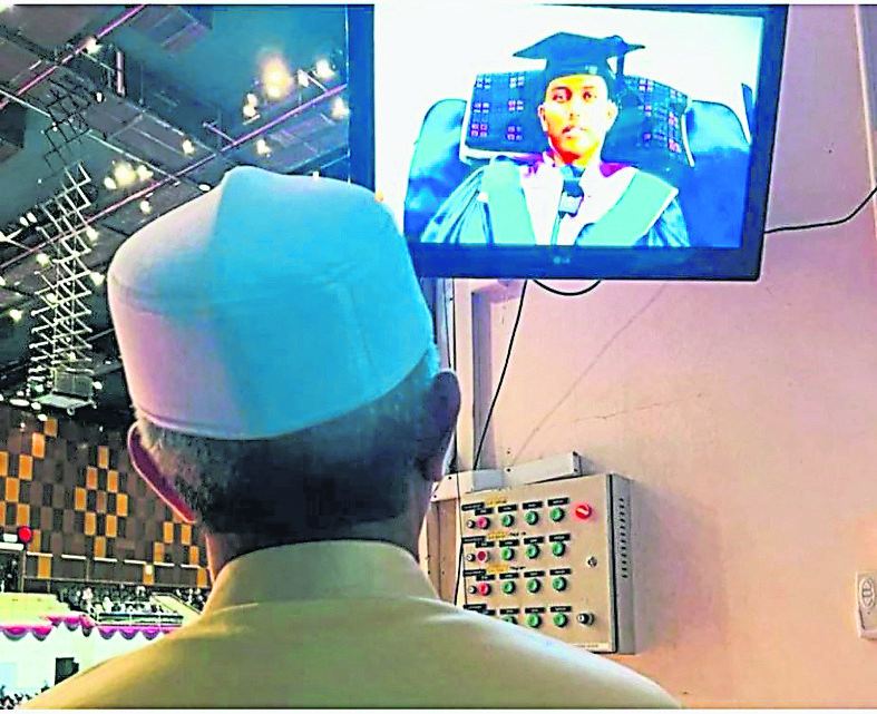 暖势力(全国版）北大生患骨癌末期瘫痪在床上 父母代替爱儿圆满毕业梦