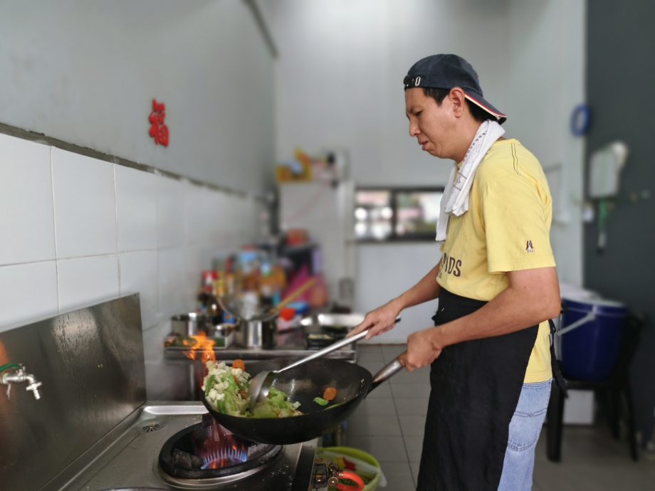 暖势力：单亲妈妈为有需要的人提供免费餐