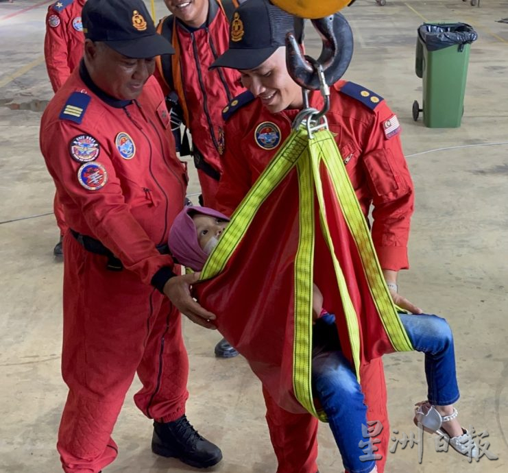 柏淡消防及消拯局飞行组为3名患癌孩童圆梦