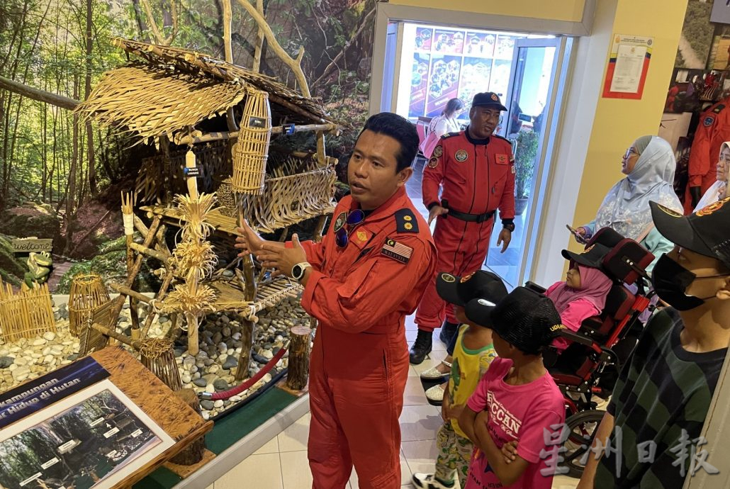 柏淡消防及消拯局飞行组为3名患癌孩童圆梦