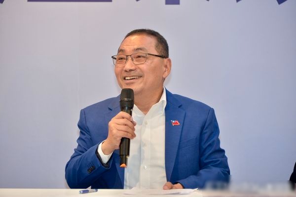 曝中午与柯文哲通话 侯友宜为蓝白合喊话:明天直播审视9份民调