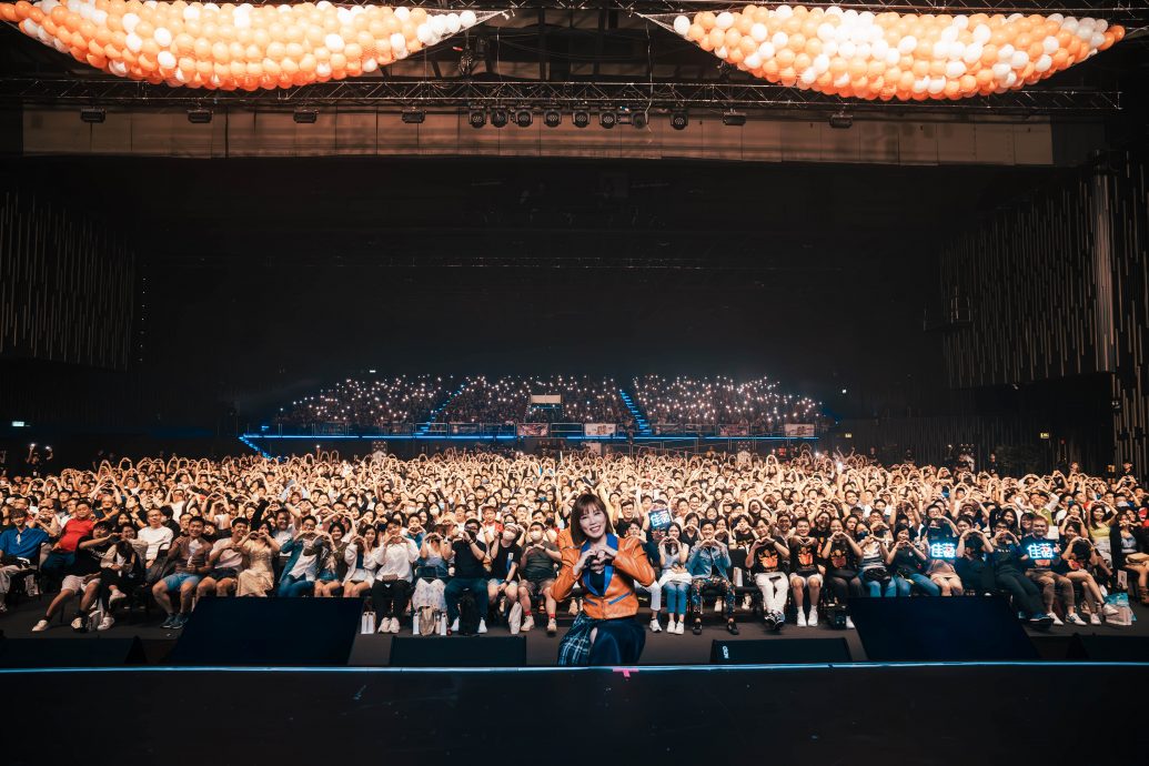 李佳薇回乡开唱泪崩 盼能成为大马之光