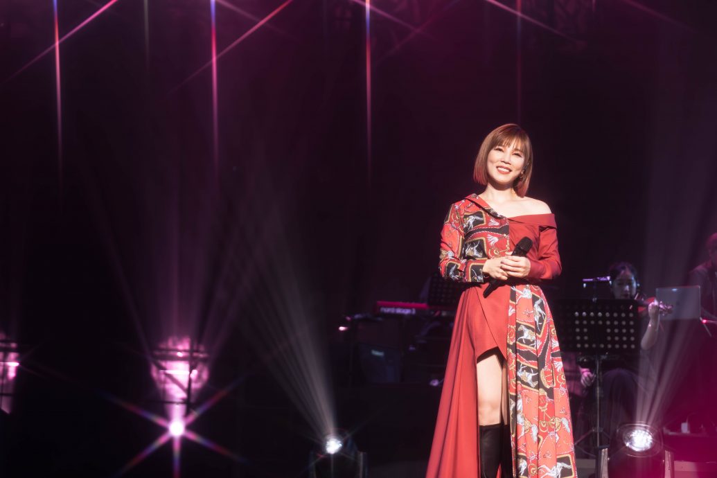 李佳薇回乡开唱泪崩 盼能成为大马之光