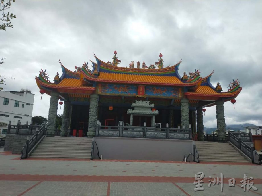 柔︰(黄宗仁文一): 东甲灵显宫大日子,下月3日迁新宫暨众神出游