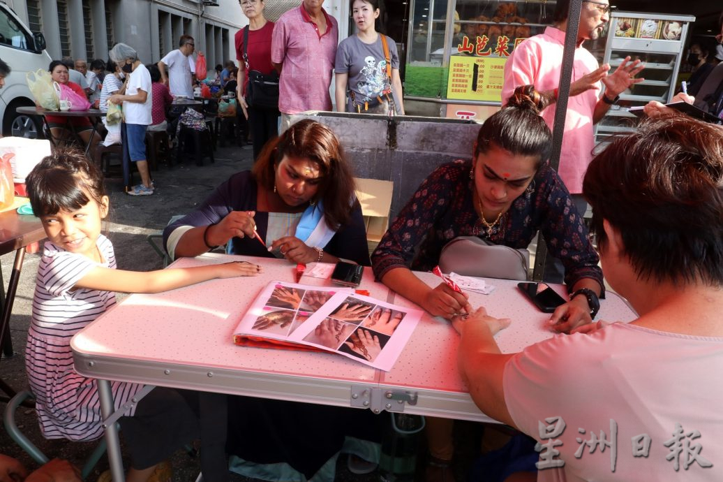 柔:【特稿】: 屠妖节 战胜黑暗迎光明 彩绘 姆鲁古 拉近各族联系