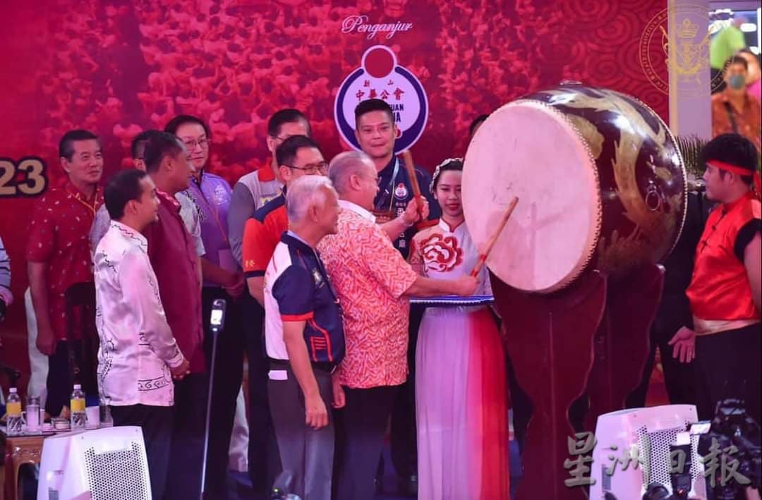 柔:专栏:新旧对照:出任国家元首的两位柔佛苏丹