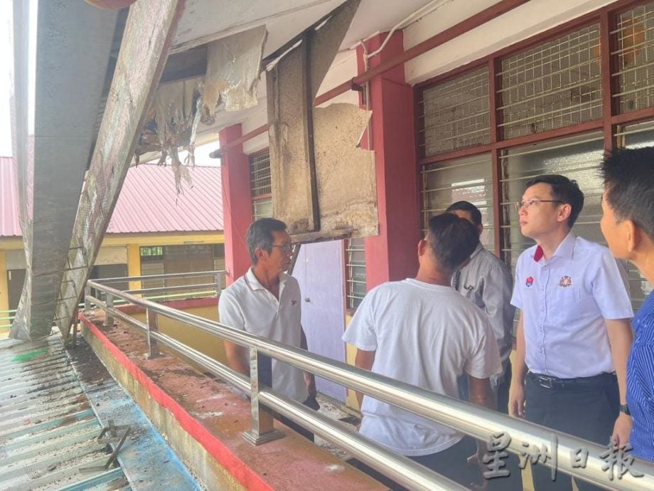 柔:占美华小被暴风雨侵蚀致屋顶损坏