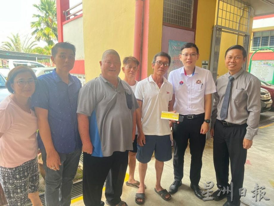 柔:占美华小被暴风雨侵蚀致屋顶损坏