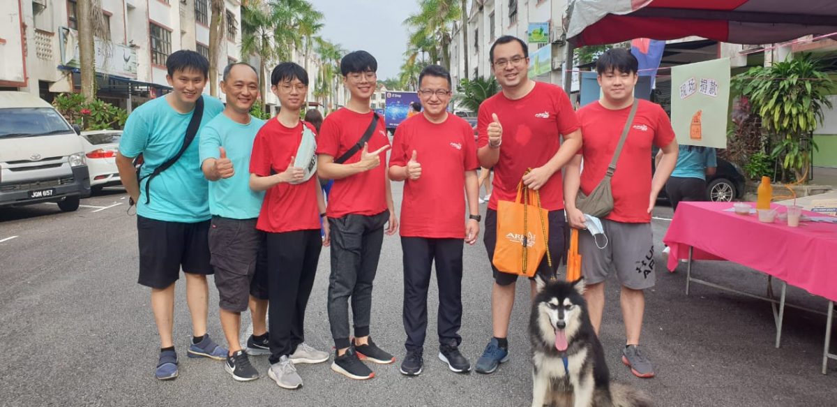 柔:宠物萌萌哒:(11月25日见报):阿拉斯加与贵妇犬性格大不同,爱狗人采取一国两制饲养