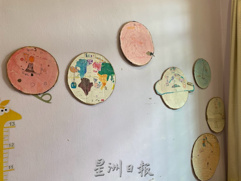 柔:封底:【今日面谱】(11月23日刊):坚持走在“在家教育”道路上,洪增绫引领孩子快乐学习