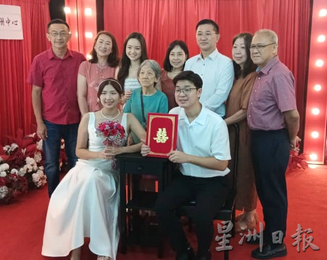 柔:新闻:“爱你一心一意,守你一生一世” 10对新人许下爱的诺言