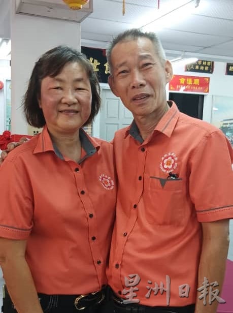 柔:新闻:“爱你一心一意,守你一生一世” 10对新人许下爱的诺言