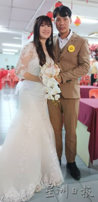 柔:新闻:“爱你一心一意,守你一生一世” 10对新人许下爱的诺言