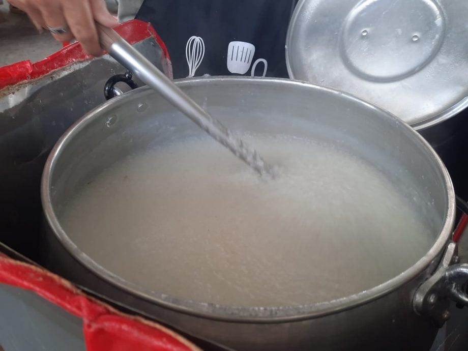 柔:食客指路(11月14日刊):年轻档主,用“妈妈的味道”留住顾客