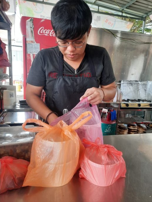 柔:食客指路(11月14日刊):年轻档主,用“妈妈的味道”留住顾客