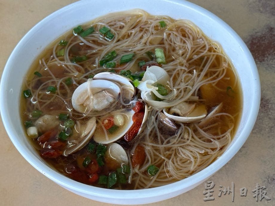 柔:食客指路(11月7日见报):“蛤蜊米粉汤”及“啦啦米粉”暖胃又窝心