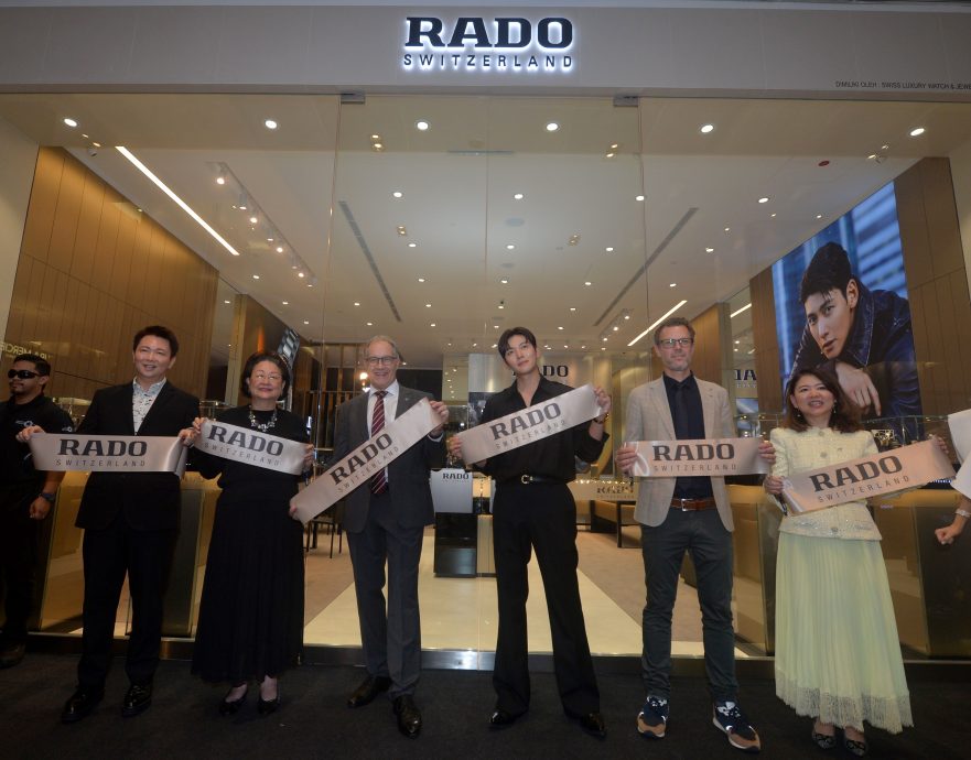  池昌旭为名表站台 被粉丝狂摸手拍打