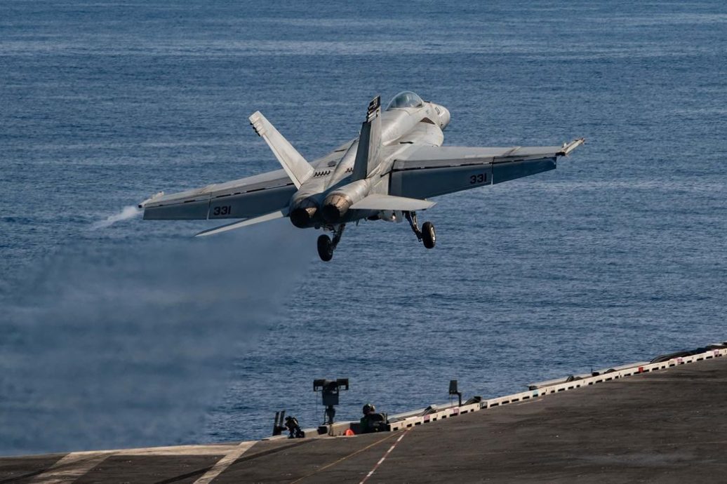 没敌对活动!美军机地中海失事坠毁 机上人员伤亡不明