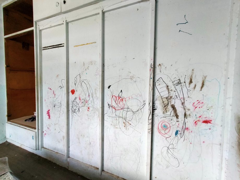 没谨慎过滤租客背景 屋主儿:房子被毁还倒贴RM6000”