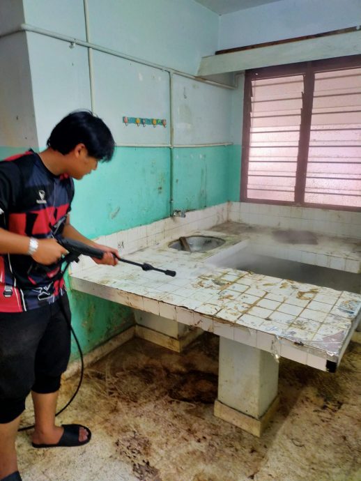 没谨慎过滤租客背景 屋主儿:房子被毁还倒贴RM6000”