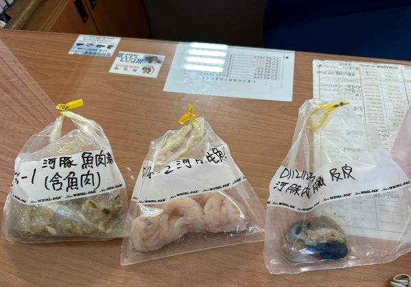 煮河豚肉邀好友聚餐 厨师中毒身亡8送医