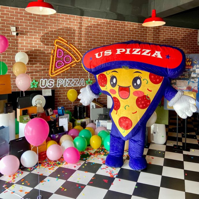 独家|披萨店因“US”遭抵制 老板发信自救:这是Kita意思!