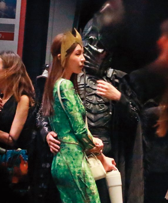 王大陆路边激情摸臀新欢 大尺度全被拍