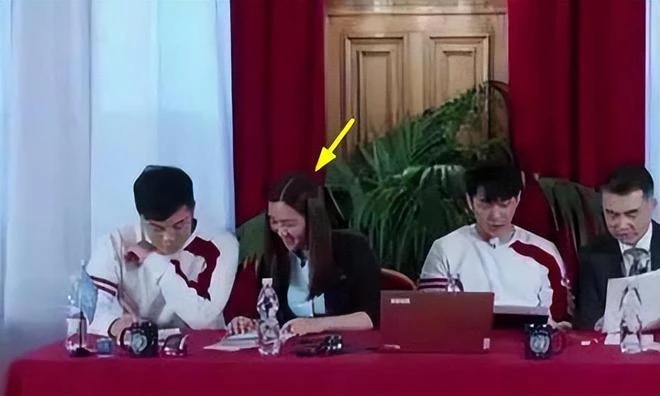 王源恋爱了? 被扒翘课陪女友过感恩节