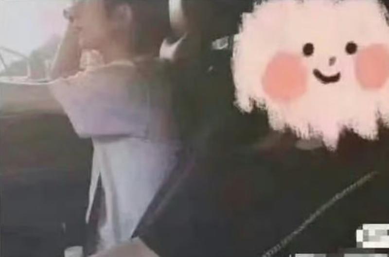 王源恋爱了? 被扒翘课陪女友过感恩节