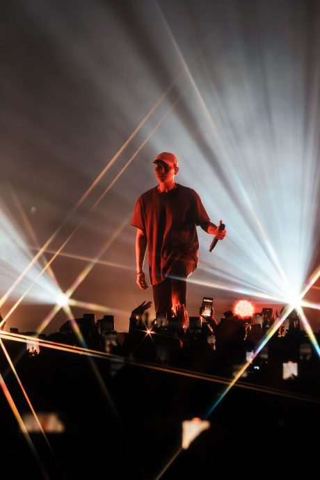 瘦子开唱不换衣 赞粉丝热情承诺再来