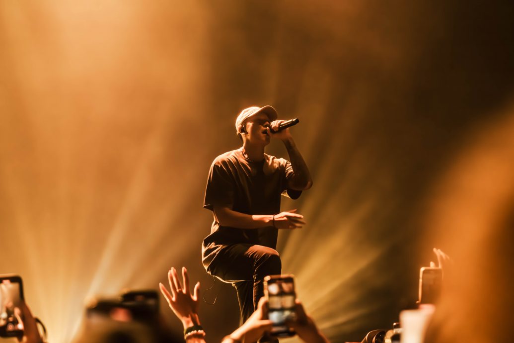 瘦子开唱不换衣 赞粉丝热情承诺再来