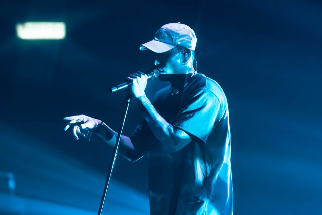 瘦子开唱不换衣 赞粉丝热情承诺再来