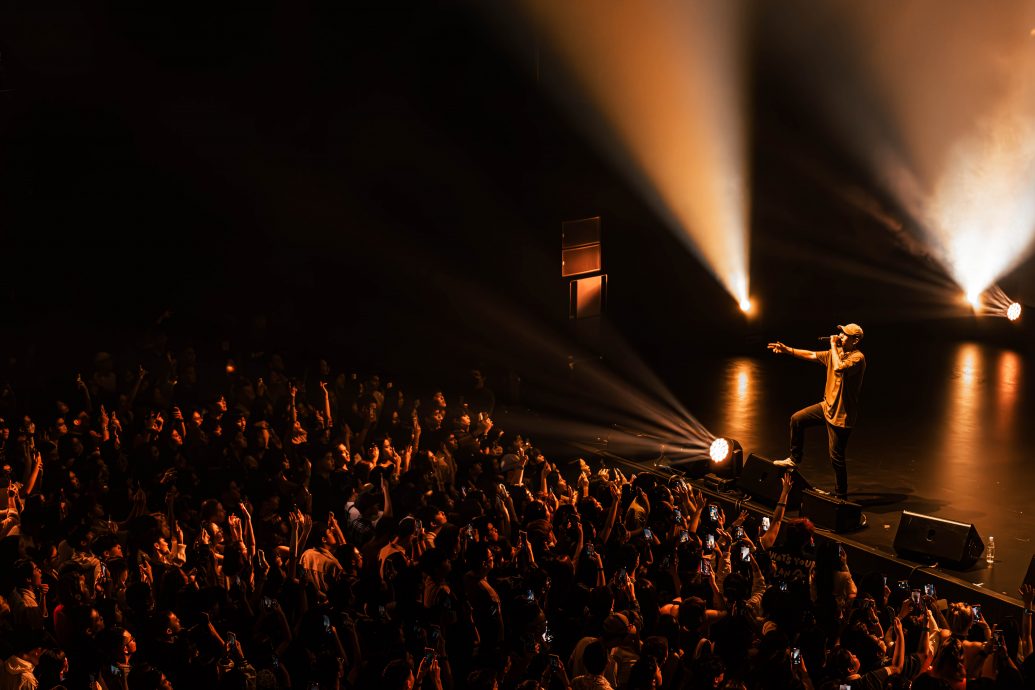 瘦子开唱不换衣 赞粉丝热情承诺再来