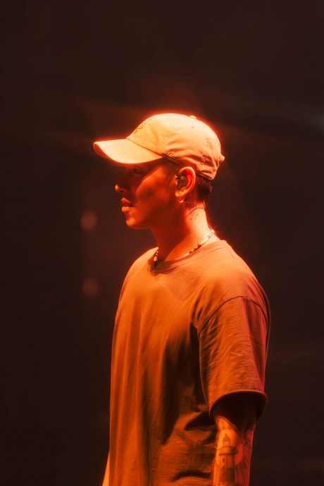 瘦子开唱不换衣 赞粉丝热情承诺再来