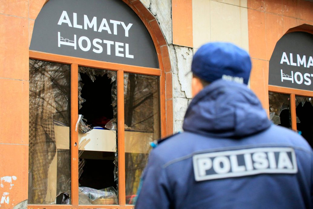 看世界)哈萨克阿拉木图旅馆大火 至少13人一氧化碳中毒亡