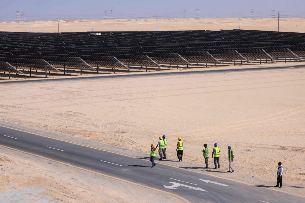 看世界）世界最大之一 阿联酋太阳能发电厂正式启用