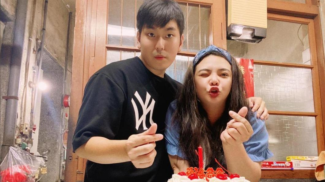 离婚8个月牵手新欢被拍 小甜甜认恋爱中