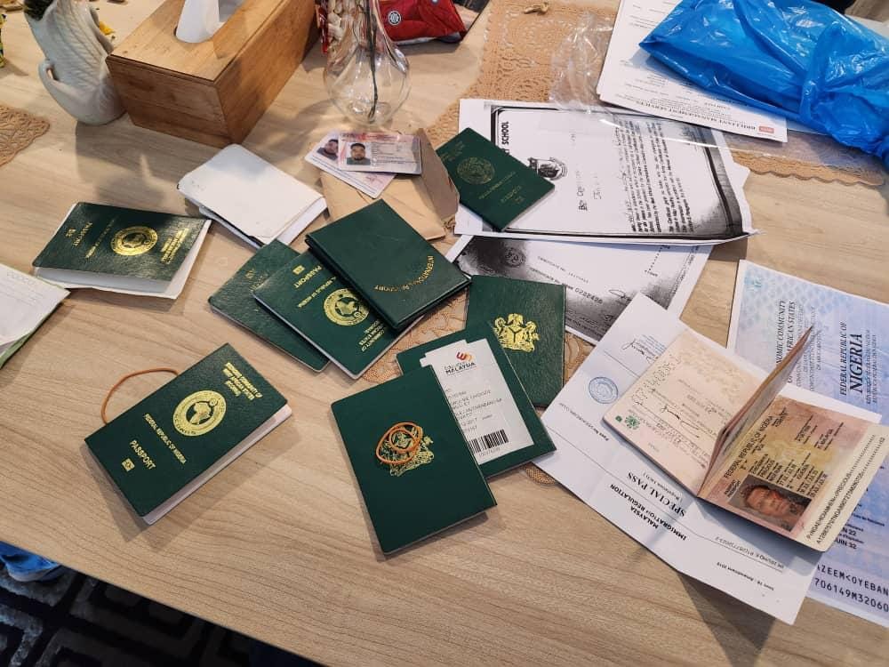 移民局捕尼日利亚男 捣毁售假护照团伙