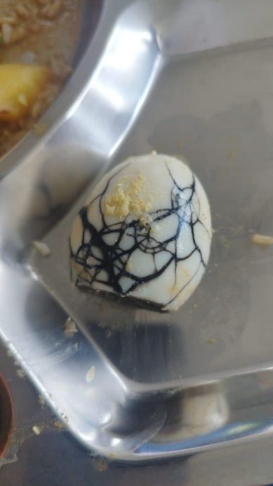 给学生吃臭鸡蛋致腹泻 家长控诉食堂:良心何在?