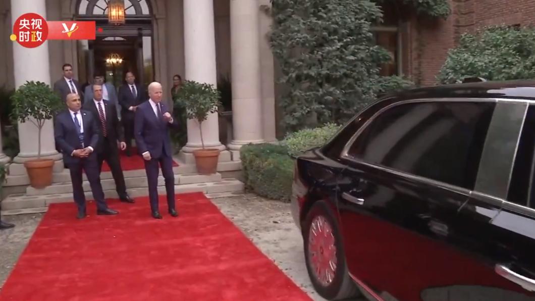 罕见 习近平专机舷梯、停机坪都没红地毯 与过往访美大不同