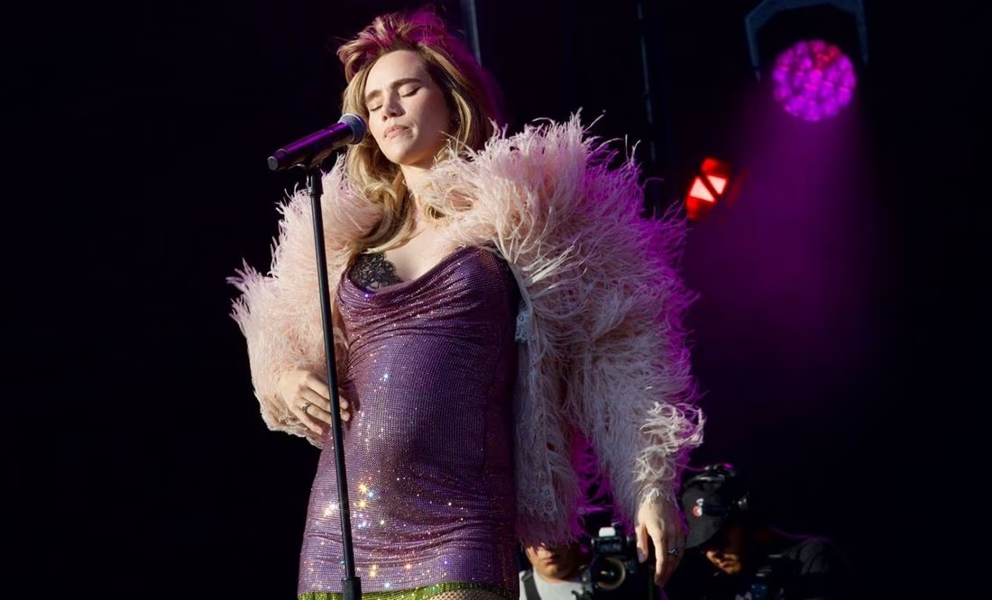 罗拔柏汀森要当爸了 女友台上晒孕肚