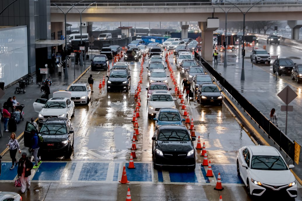 美国“黑色星期五”逼近 购物热潮下保持理性