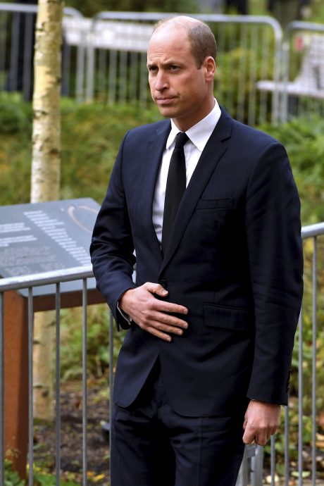 英王储弗格森等嘉宾出席葬礼 “永别了波比查尔顿”