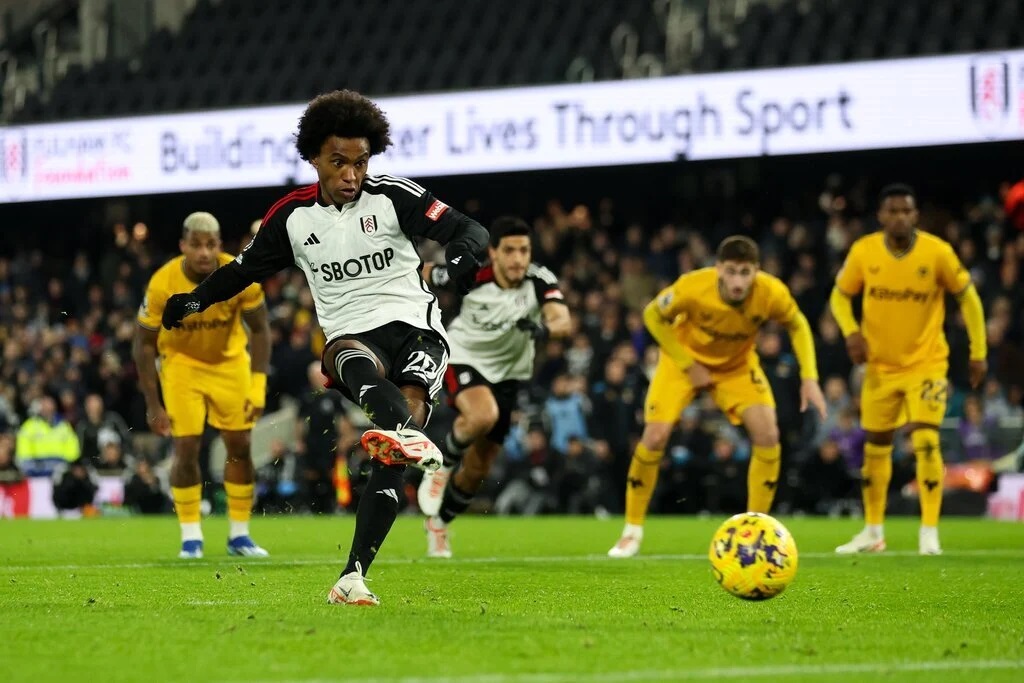 英超|威廉点球梅开二度  村民打狼终结4轮不胜