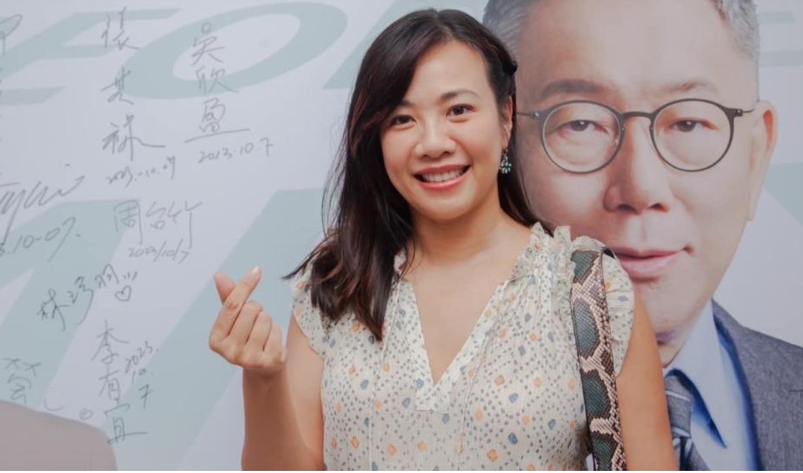 蓝白破局 分头登记参选 传侯友宜搭赵少康  柯文哲搭新光公主吴欣盈