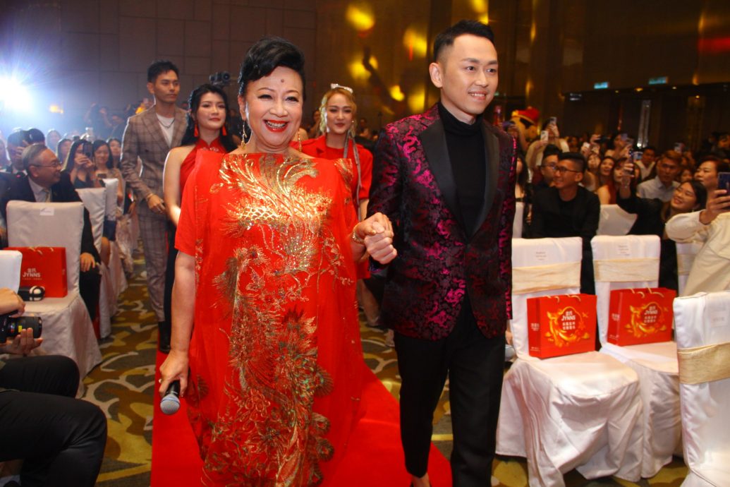 薛家燕自信尬舞3P “我跳舞你们还没出世”