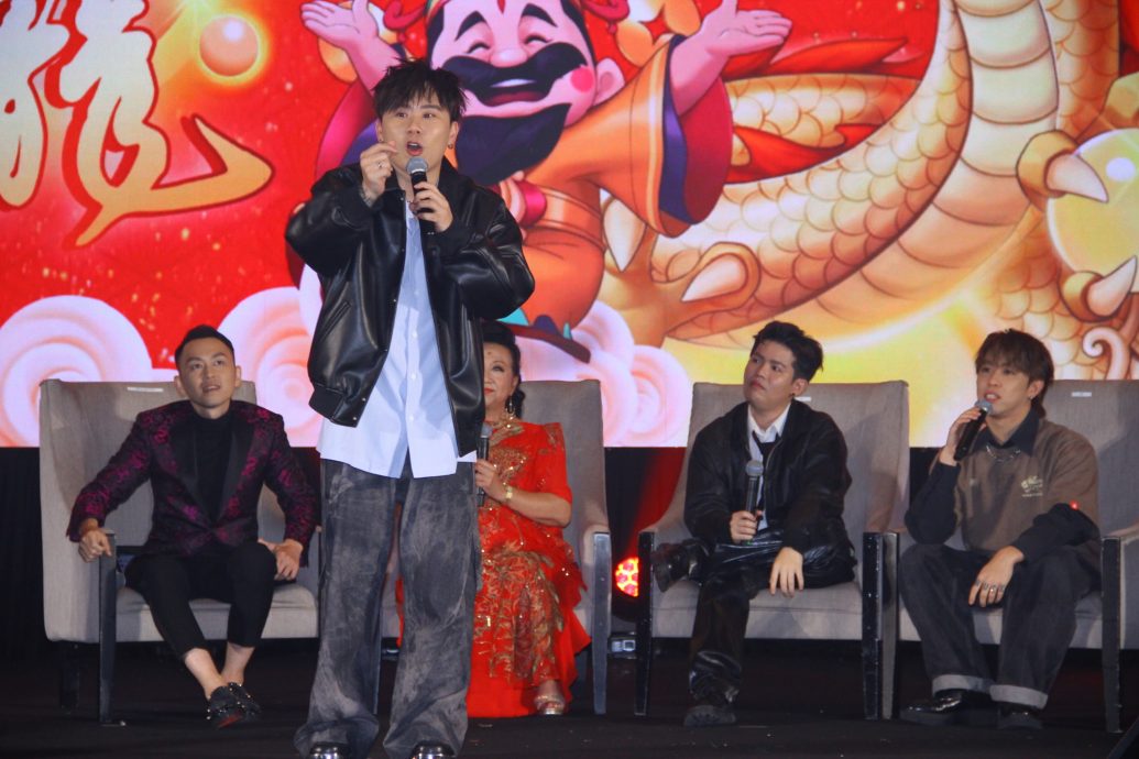 薛家燕自信尬舞3P “我跳舞你们还没出世”